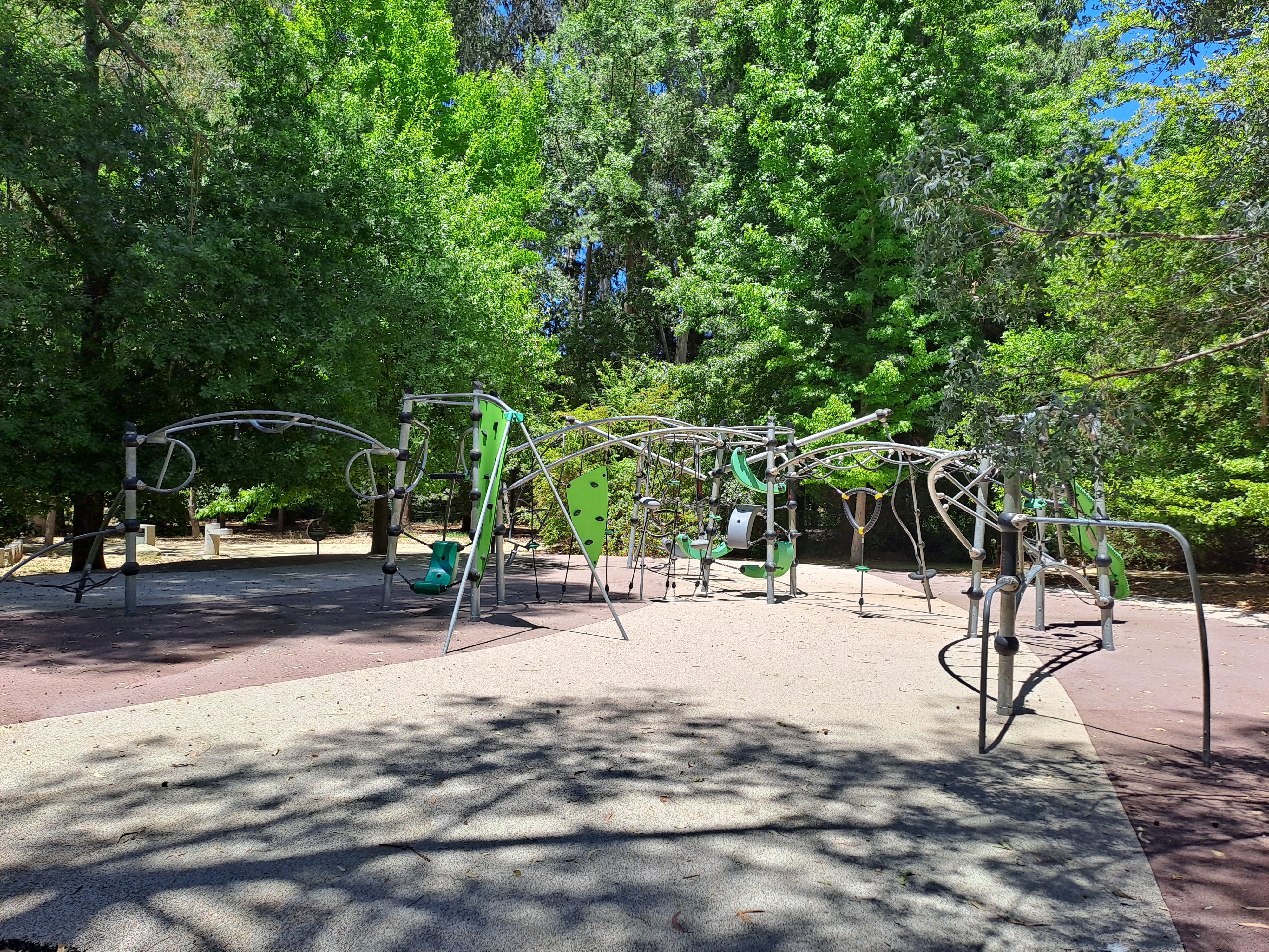 fotografía de juegos recreacionales con los que cuenta el parque